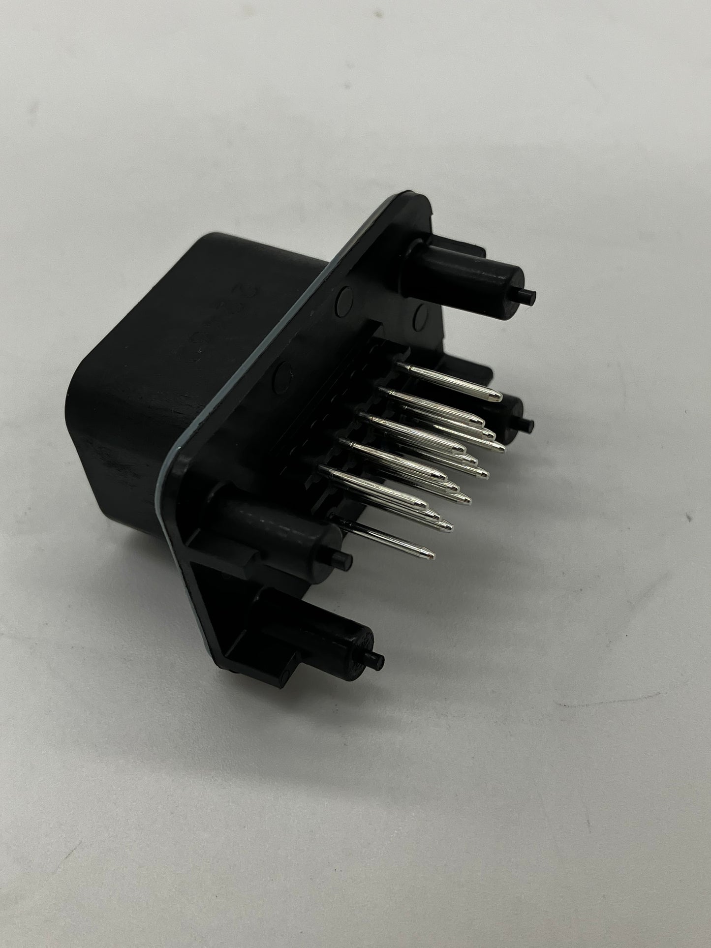 12-Pin Heavy-Duty Electrical Bulkhead Connector