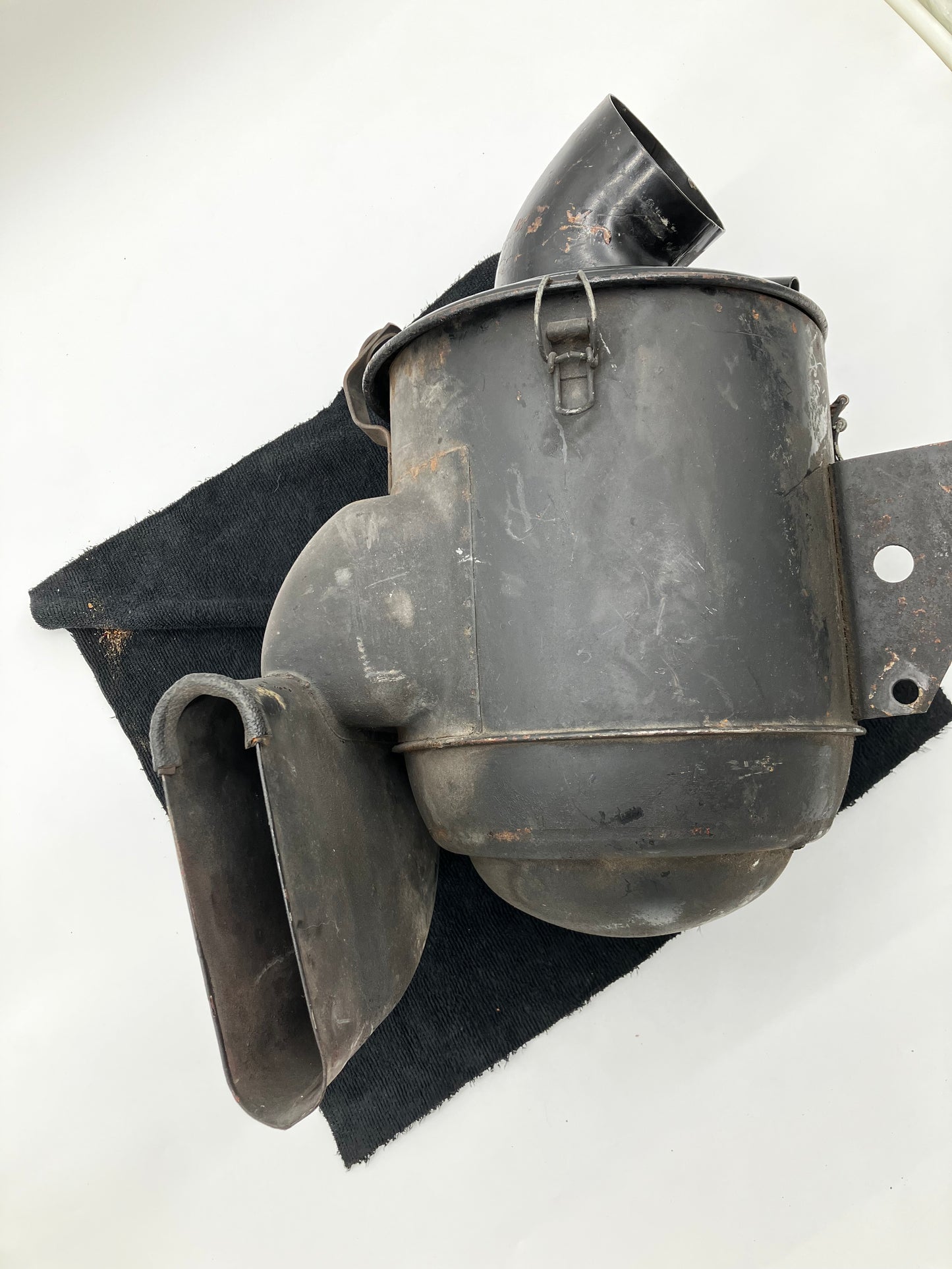 Original Steel Air Cleaner Filter Housing - Mercedes-Benz W111 / W108 / W109 (280 SE 3.5 V8)