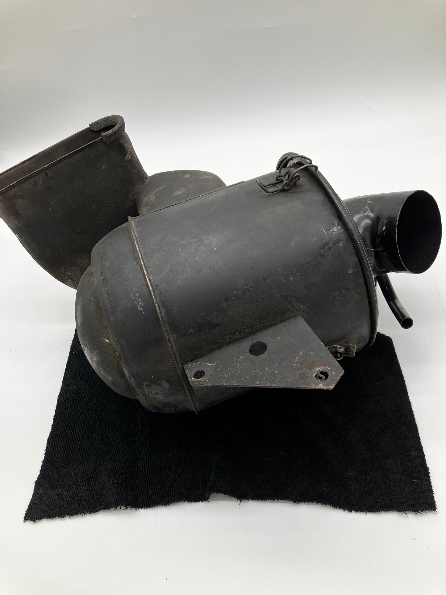 Original Steel Air Cleaner Filter Housing - Mercedes-Benz W111 / W108 / W109 (280 SE 3.5 V8)