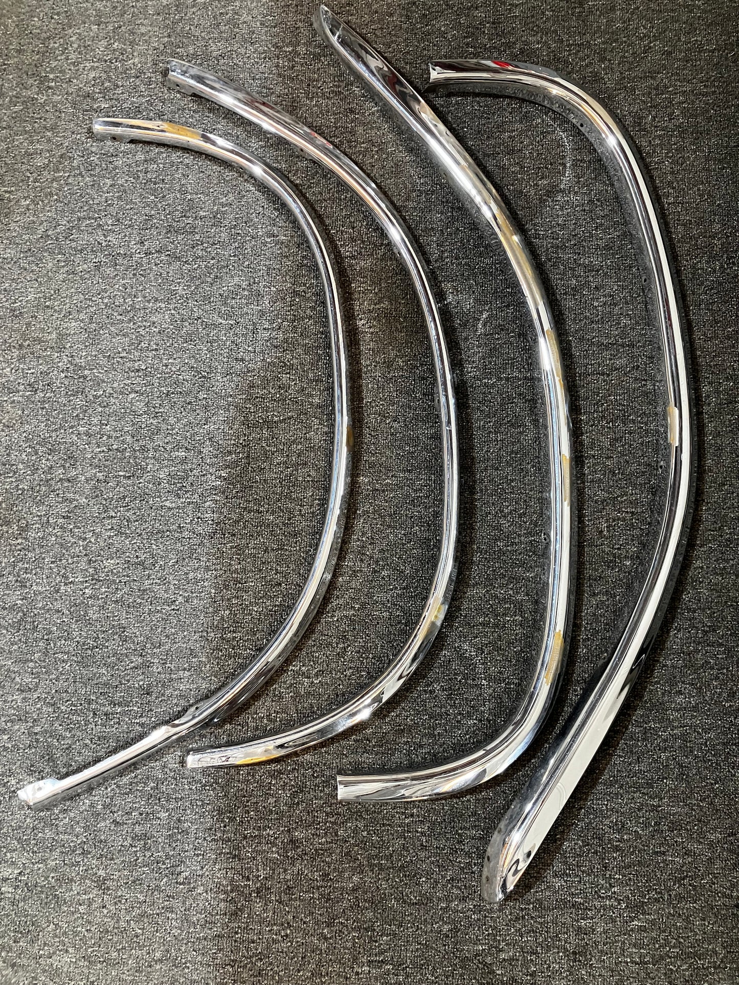 Original Chrome Wheel Arch Fender Trim (Set of 4) - Mercedes-Benz W111 (280 SE 3.5 Coupé)