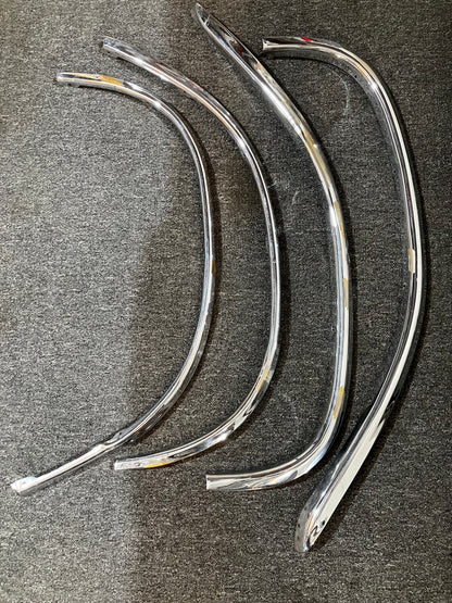 Original Chrome Wheel Arch Fender Trim (Set of 4) - Mercedes-Benz W111 (280 SE 3.5 Coupé)