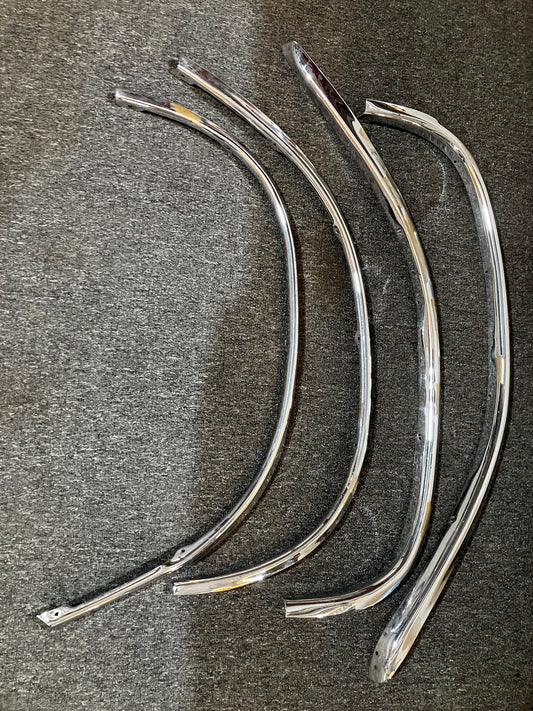 Original Chrome Wheel Arch Fender Trim (Set of 4) - Mercedes-Benz W111 (280 SE 3.5 Coupé)