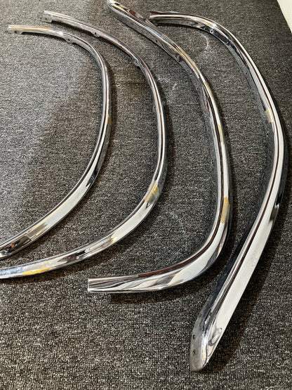 Original Chrome Wheel Arch Fender Trim (Set of 4) - Mercedes-Benz W111 (280 SE 3.5 Coupé)